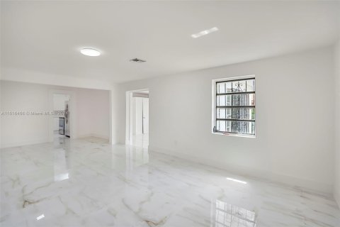 Villa ou maison à vendre à Miami Gardens, Floride: 4 chambres, 126.25 m2 № 1241411 - photo 6