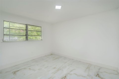 Casa en venta en Miami Gardens, Florida, 4 dormitorios, 126.25 m2 № 1241411 - foto 5