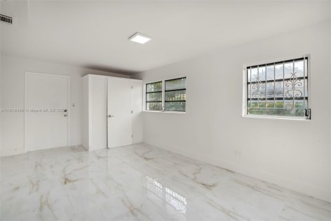 Villa ou maison à vendre à Miami Gardens, Floride: 4 chambres, 126.25 m2 № 1241411 - photo 13