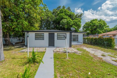 Casa en venta en Miami Gardens, Florida, 4 dormitorios, 126.25 m2 № 1241411 - foto 3