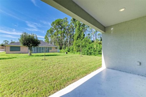 House in North Port, Florida 4 bedrooms, 185.99 sq.m. № 1343992 - photo 30