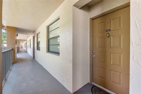 Condominio en venta en Tamarac, Florida, 2 dormitorios, 108.7 m2 № 1031056 - foto 3