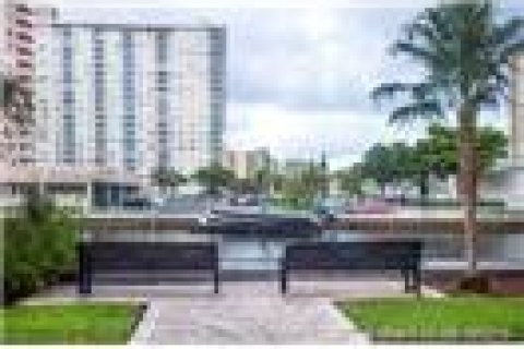 Condo in Sunny Isles Beach, Florida, 3 bedrooms  № 1077069 - photo 4