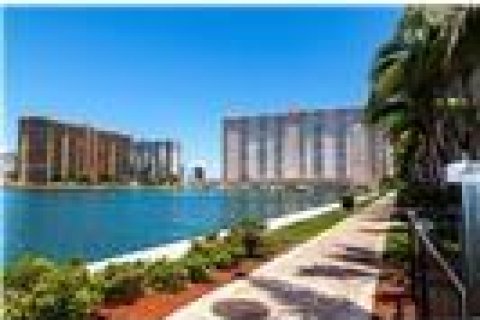 Copropriété à vendre à Sunny Isles Beach, Floride: 3 chambres, 117.43 m2 № 1077069 - photo 11