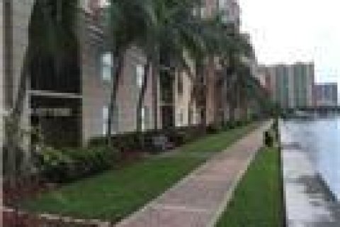 Condo in Sunny Isles Beach, Florida, 3 bedrooms  № 1077069 - photo 10