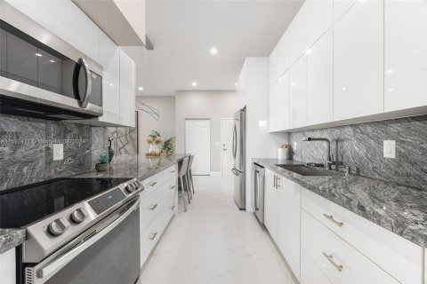 Condo in Hollywood, Florida, 2 bedrooms  № 1184617 - photo 5