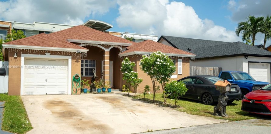 Casa en Homestead, Florida 4 dormitorios, 147.34 m2 № 1352055