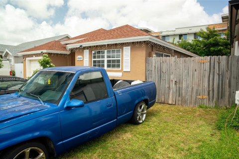 House in Homestead, Florida 4 bedrooms, 147.34 sq.m. № 1352055 - photo 4