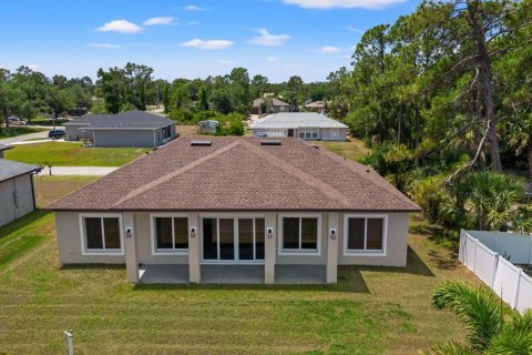 House in North Port, Florida 4 bedrooms, 200.48 sq.m. № 1381127 - photo 24