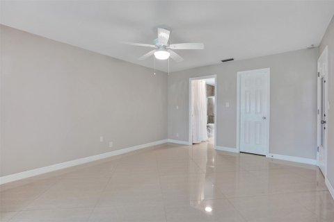 House in Delray Beach, Florida 2 bedrooms, 113.9 sq.m. № 1076767 - photo 14