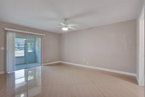 House in Delray Beach, Florida 2 bedrooms, 113.9 sq.m. № 1076767 - photo 15