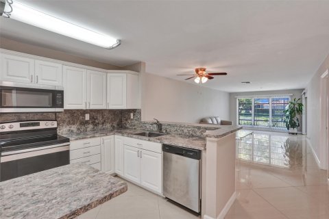 House in Delray Beach, Florida 2 bedrooms, 113.9 sq.m. № 1076767 - photo 24