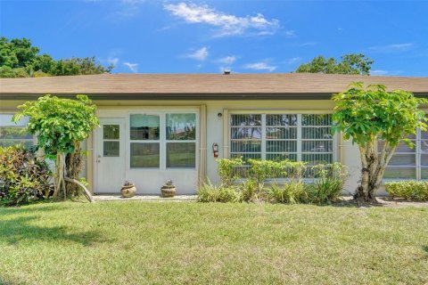 House in Delray Beach, Florida 2 bedrooms, 113.9 sq.m. № 1076767 - photo 1