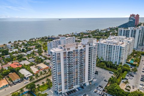 Condo in Fort Lauderdale, Florida, 2 bedrooms  № 1076876 - photo 2