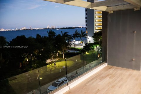 Casa en venta en Miami, Florida, 4 dormitorios, 309.92 m2 № 1417714 - foto 14