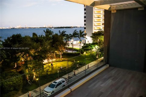 Casa en venta en Miami, Florida, 4 dormitorios, 309.92 m2 № 1417714 - foto 25