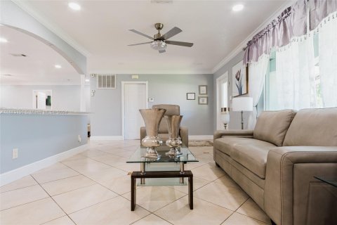 House in Fort Lauderdale, Florida 3 bedrooms, 153.29 sq.m. № 1417716 - photo 9