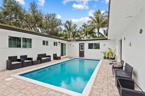 Casa en venta en Fort Lauderdale, Florida, 6 dormitorios, 284.84 m2 № 1345545 - foto 4