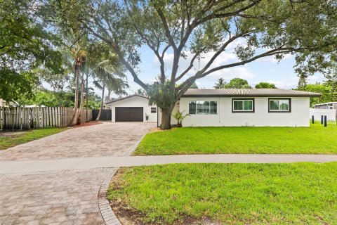 House in Fort Lauderdale, Florida 6 bedrooms, 284.84 sq.m. № 1345545 - photo 2