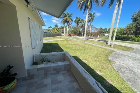 Casa en venta en Cutler Bay, Florida, 3 dormitorios, 144 m2 № 1331506 - foto 19