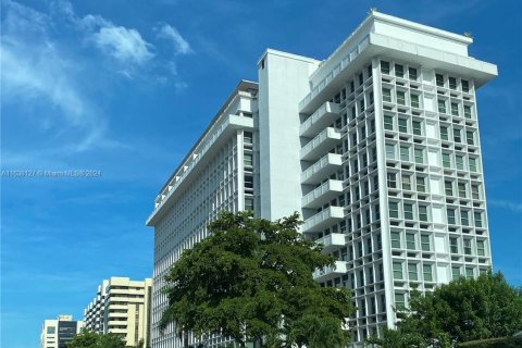 Studio in the Condo in Coral Gables, Florida  № 1319314 - photo 1