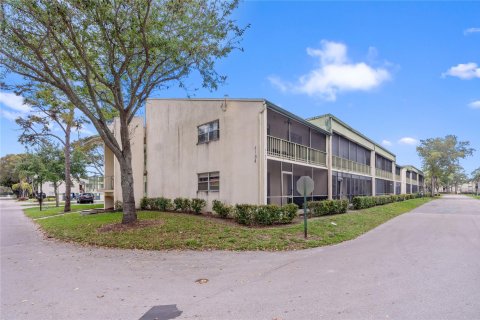 Copropriété à vendre à Coral Springs, Floride: 2 chambres, 100.8 m2 № 1065687 - photo 8