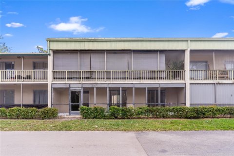 Copropriété à vendre à Coral Springs, Floride: 2 chambres, 100.8 m2 № 1065687 - photo 9