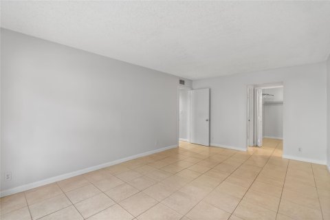 Copropriété à vendre à Coral Springs, Floride: 2 chambres, 100.8 m2 № 1065687 - photo 15