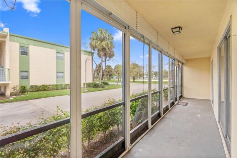 Copropriété à vendre à Coral Springs, Floride: 2 chambres, 100.8 m2 № 1065687 - photo 11