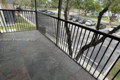 Condo in Tamarac, Florida, 1 bedroom  № 1056658 - photo 20