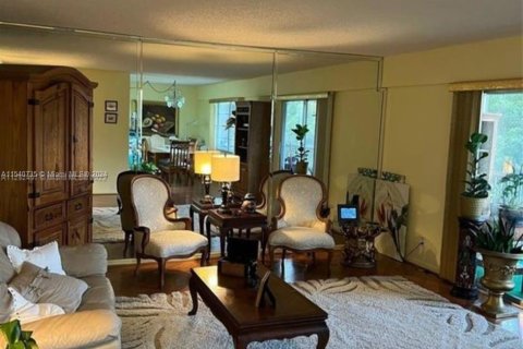 Condominio en venta en Pembroke Pines, Florida, 1 dormitorio, 88.91 m2 № 1033446 - foto 1