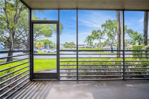 Condominio en venta en Pembroke Pines, Florida, 2 dormitorios, 110.27 m2 № 1228970 - foto 27
