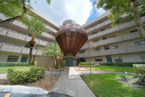 Condominio en venta en Pembroke Pines, Florida, 2 dormitorios, 110.27 m2 № 1228970 - foto 2