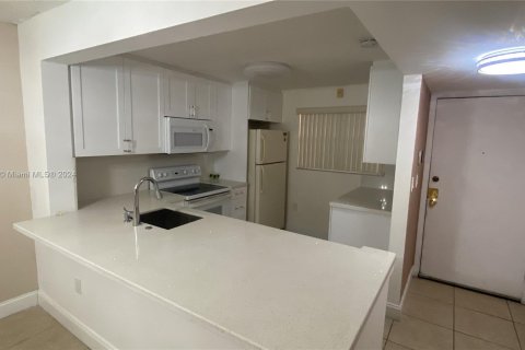 Condo in Miami, Florida, 2 bedrooms  № 1357187 - photo 6