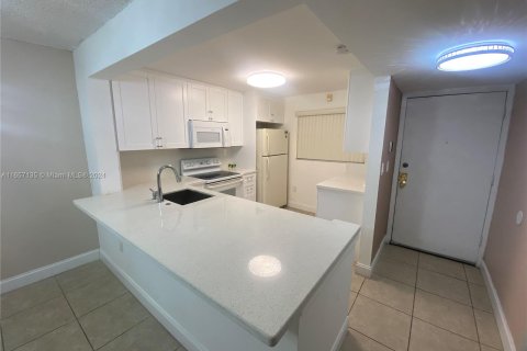 Condominio en alquiler en Miami, Florida, 2 dormitorios, 86.96 m2 № 1357187 - foto 8