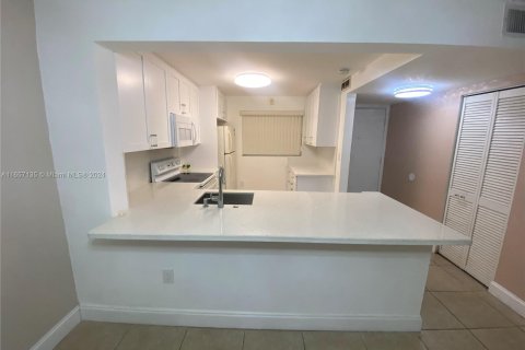 Condominio en alquiler en Miami, Florida, 2 dormitorios, 86.96 m2 № 1357187 - foto 9