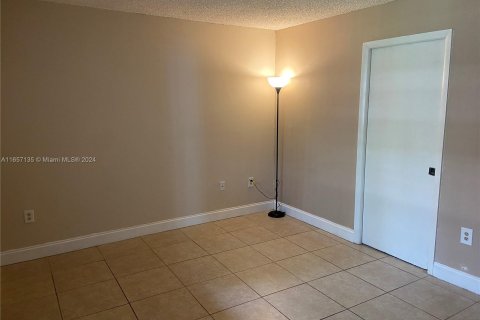 Condo in Miami, Florida, 2 bedrooms  № 1357187 - photo 17