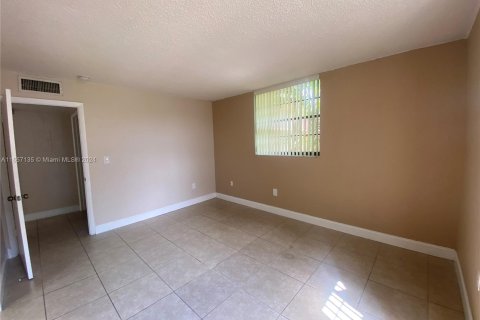 Condo in Miami, Florida, 2 bedrooms  № 1357187 - photo 27