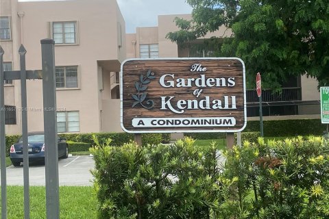 Condo in Miami, Florida, 2 bedrooms  № 1357187 - photo 1