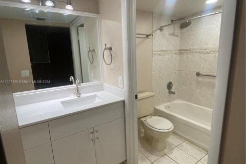 Condo in Miami, Florida, 2 bedrooms  № 1357187 - photo 24