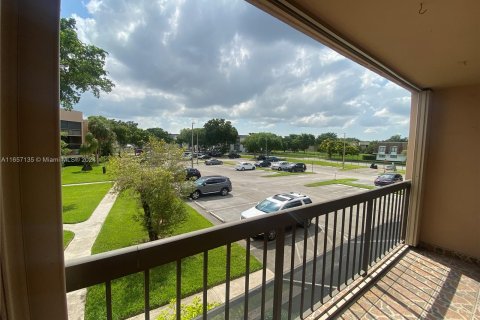 Condo in Miami, Florida, 2 bedrooms  № 1357187 - photo 15