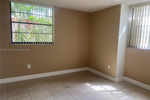 Condo in Miami, Florida, 2 bedrooms  № 1357187 - photo 28