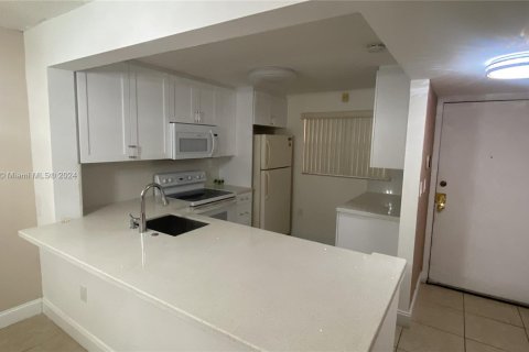 Condominio en alquiler en Miami, Florida, 2 dormitorios, 86.96 m2 № 1357187 - foto 7