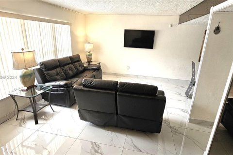 Townhouse in Miami, Florida 3 bedrooms, 152.45 sq.m. № 1216915 - photo 8