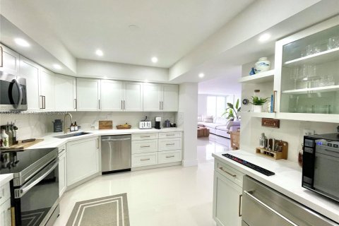 Condominio en venta en North Miami, Florida, 2 dormitorios, 121.14 m2 № 1050682 - foto 6