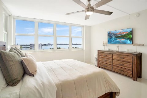 Condominio en venta en North Miami, Florida, 2 dormitorios, 121.14 m2 № 1050682 - foto 9