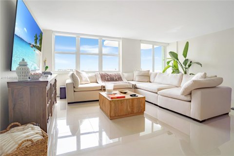 Condominio en venta en North Miami, Florida, 2 dormitorios, 121.14 m2 № 1050682 - foto 3