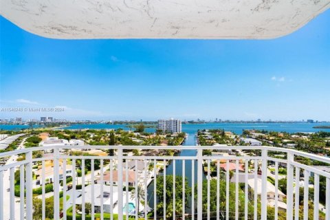 Condominio en venta en North Miami, Florida, 2 dormitorios, 121.14 m2 № 1050682 - foto 18