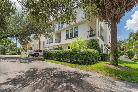 Townhouse in Tampa, Florida 3 bedrooms, 280.84 sq.m. № 1342177 - photo 3