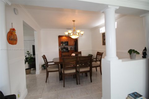 Villa ou maison à vendre à Sunrise, Floride: 4 chambres, 166.39 m2 № 1047445 - photo 5
